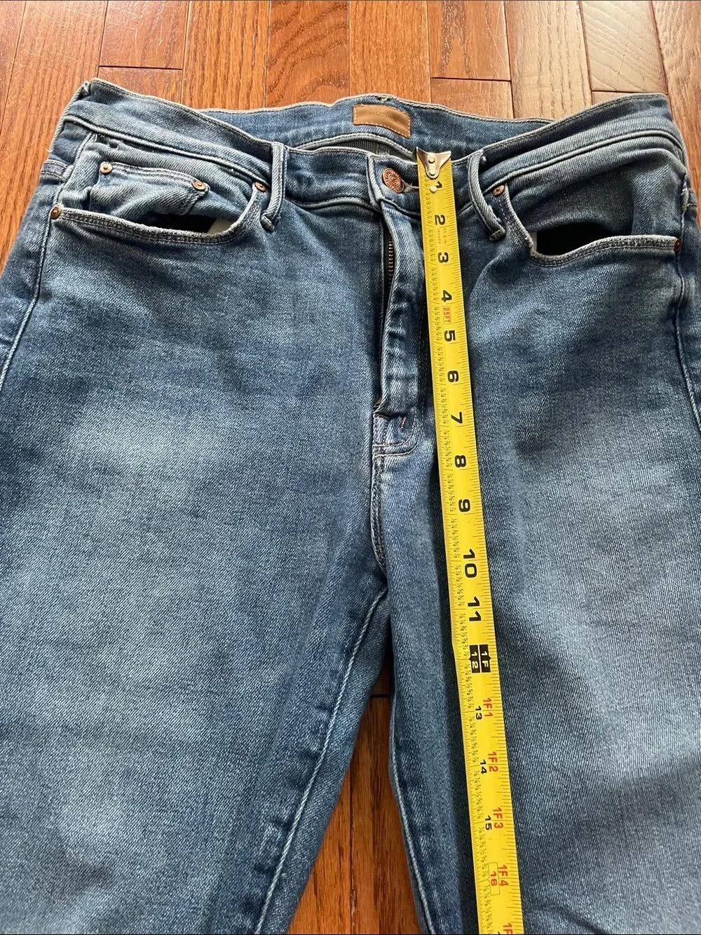 MOTHER The Weekender Layover Flare Jeans Medium Wash Women’s Sz 32